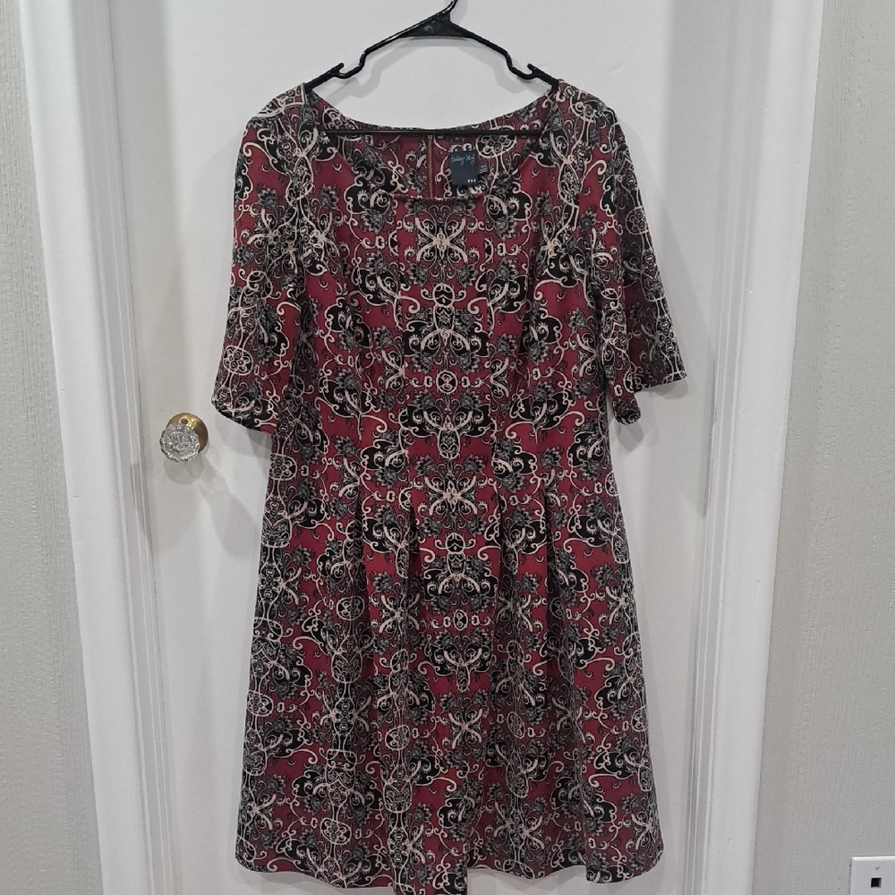 Gabby Skye Black and Red Patterned Midi Dress